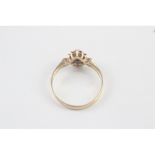 244 - 9ct gold vintage garnet cluster ring (1.4g) Size  O