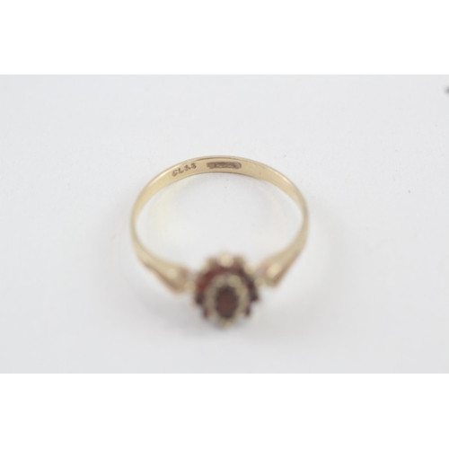 244 - 9ct gold vintage garnet cluster ring (1.4g) Size  O