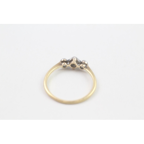 252 - 18ct gold diamond trilogy ring (1.9g) Size  Q