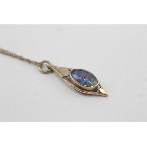 272 - 9ct gold vintage retro opal doublet set pendant necklace (1.8g)