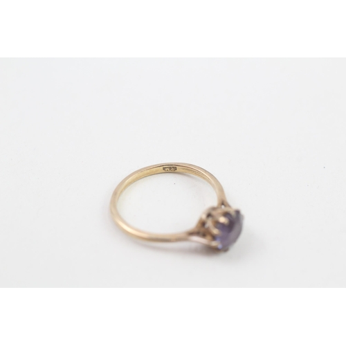 274 - 9ct gold vintage synthetic colour change sapphire set solitaire ring (1.9g) Size  M