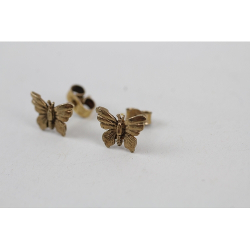 276 - 9ct gold butterfly stud earrings (1g)