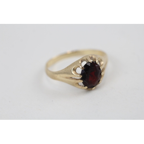 277 - 9ct gold vintage garnet set signet ring (2.5g) - AS SEEN - MISHAPEN Size  W