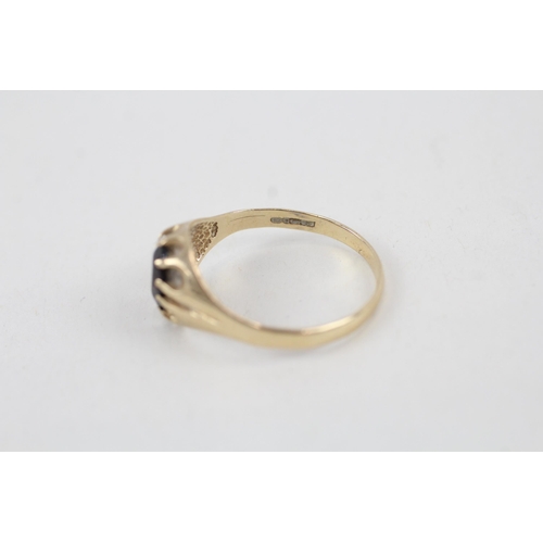 277 - 9ct gold vintage garnet set signet ring (2.5g) - AS SEEN - MISHAPEN Size  W