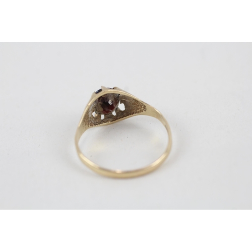 277 - 9ct gold vintage garnet set signet ring (2.5g) - AS SEEN - MISHAPEN Size  W