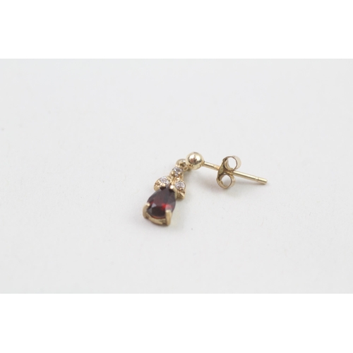 281 - 9ct gold garnet and white gemstone drop earrings (1.1g)
