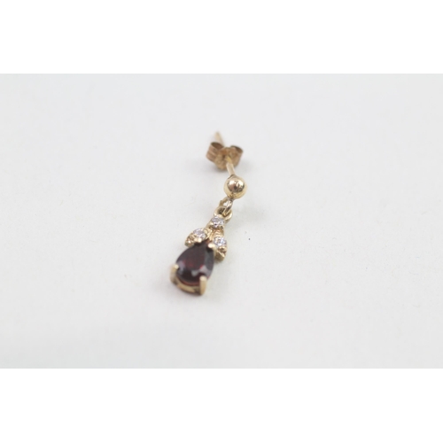 281 - 9ct gold garnet and white gemstone drop earrings (1.1g)