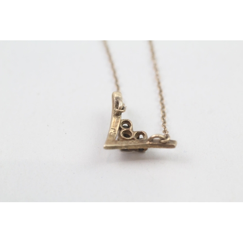 282 - 9ct gold vintage sapphire set wishbone static pendant necklace (1.7g)
