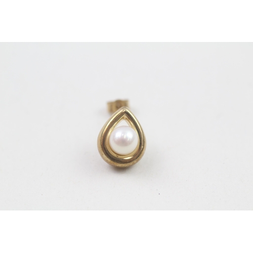 283 - 9ct gold cultured pearl set teardrop stud earrings (1.3g)