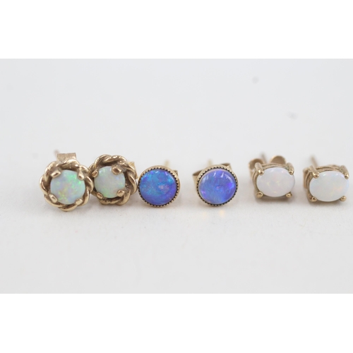 30 - 3x 9ct gold opal & opal doublet stud earrings with scroll backs (2.2g)