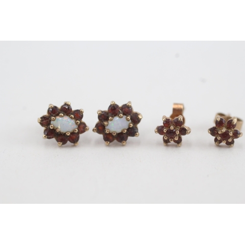 37 - 2x 9ct gold opal & garnet cluster earrings with scroll backs (1.9g)
