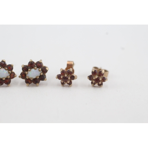 37 - 2x 9ct gold opal & garnet cluster earrings with scroll backs (1.9g)