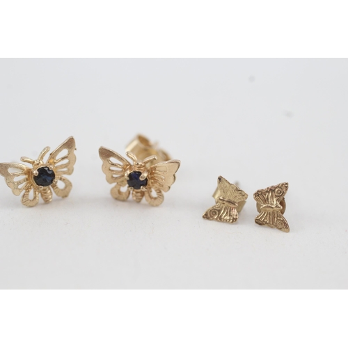 46 - 2x 9ct gold sapphire butterfly stud earrings (1.4g)