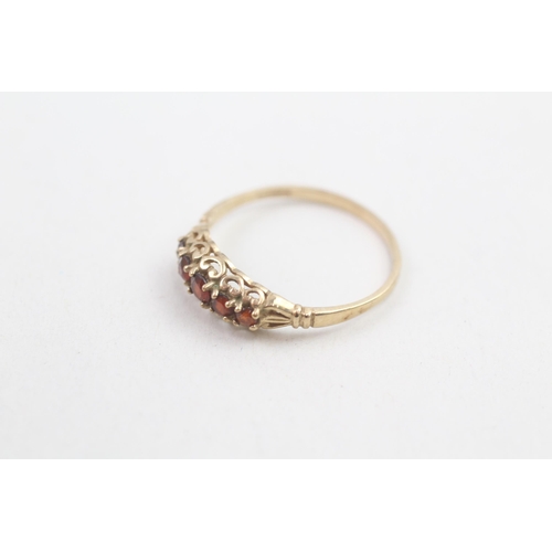 5 - 9ct gold vintage garnet set five stone ring (1.4g) Size  Q