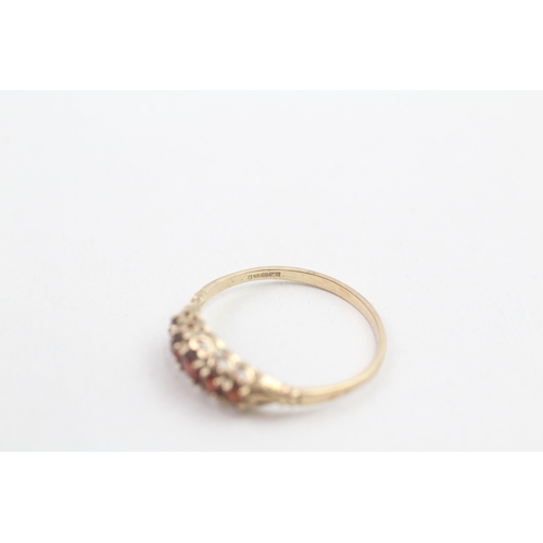 5 - 9ct gold vintage garnet set five stone ring (1.4g) Size  Q