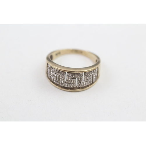 62 - 9ct gold diamond set cut out greek key patterned band ring (3.1g) Size  N