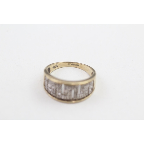 62 - 9ct gold diamond set cut out greek key patterned band ring (3.1g) Size  N