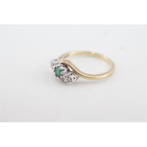 95 - 9ct gold diamond & emerald three stone ring (2g) Size  N