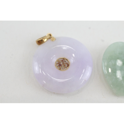 117 - 2x 9ct gold vari-hue jade pendants (8.4g)