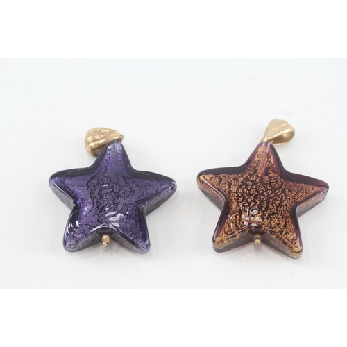 118 - 2x 9ct gold murano glass star pendants (17.5g)