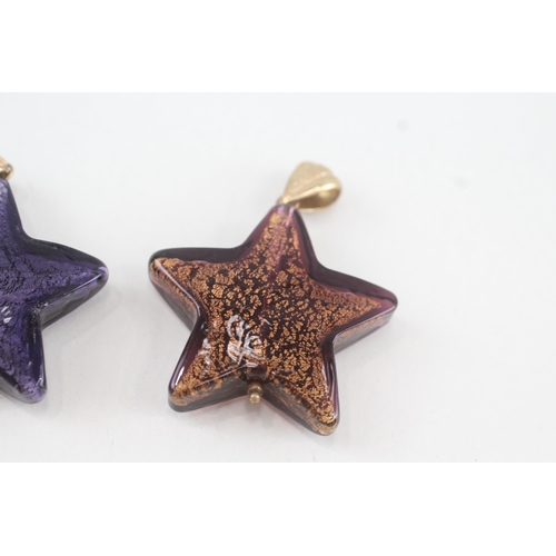 118 - 2x 9ct gold murano glass star pendants (17.5g)