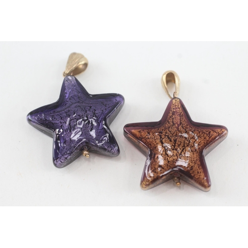 118 - 2x 9ct gold murano glass star pendants (17.5g)