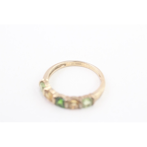 129 - 9ct gold peridot, citrine & diopside half eternity ring, bar set (2.1g) Size  P