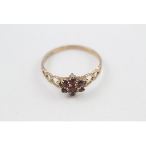 136 - 9ct gold ruby set flower cluster ring (1.4g) Size  P