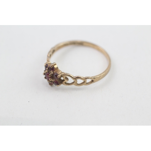 136 - 9ct gold ruby set flower cluster ring (1.4g) Size  P