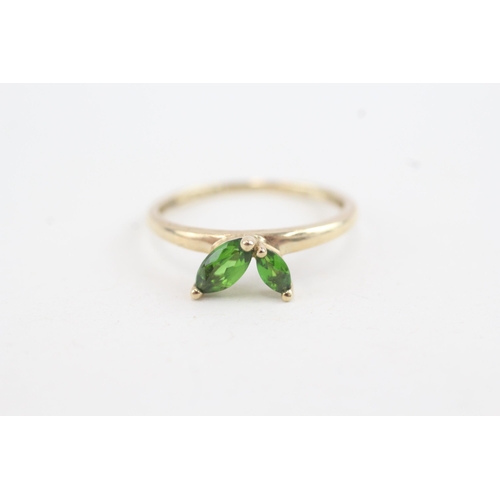 138 - 9ct gold marquise cut diopside two stone ring, claw set (1.4g) Size  P