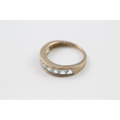 16 - 9ct gold topaz channel setting ring (2.4g) Size  L