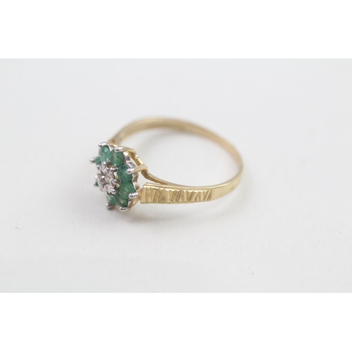 17 - 9ct gold vintage emerald and diamond set cluster ring (1.4g) Size  M