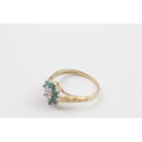 17 - 9ct gold vintage emerald and diamond set cluster ring (1.4g) Size  M