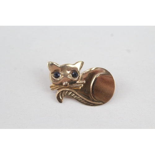 18 - 9ct gold vintage blue paste set cat brooch (0.9g)