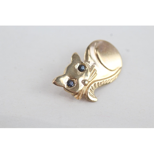 18 - 9ct gold vintage blue paste set cat brooch (0.9g)