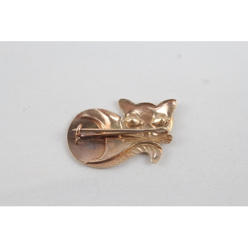 18 - 9ct gold vintage blue paste set cat brooch (0.9g)