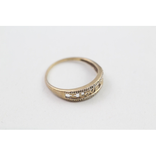 31 - 9ct gold diamond 'I love you' open work ring (1.1g) Size  L