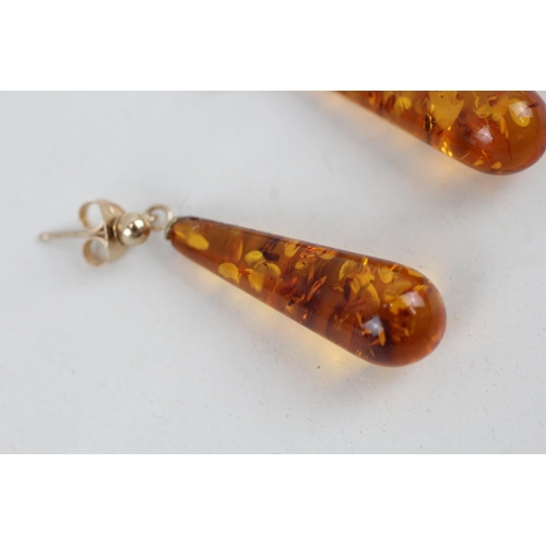 32 - 9ct gold baltic amber bombe drop earrings (1.9g)