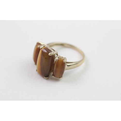 39 - 9ct gold tigers eye trilogy ring (3.6g) Size  M