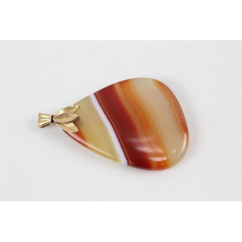 40 - 9ct gold vintage agate pendant (11.6g)