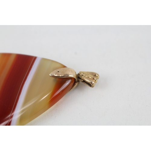 40 - 9ct gold vintage agate pendant (11.6g)