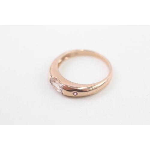 54 - 9ct rose gold morganite and pink sapphire band ring (2.5g) Size  P