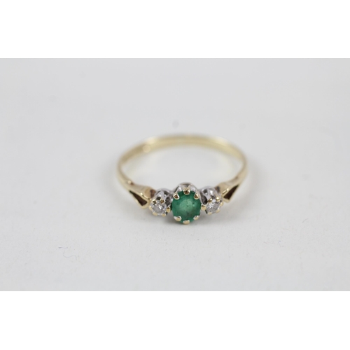 55 - 9ct gold vintage diamond and emerald set trilogy ring (1.3g) Size  N