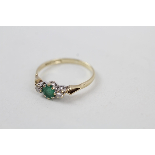 55 - 9ct gold vintage diamond and emerald set trilogy ring (1.3g) Size  N