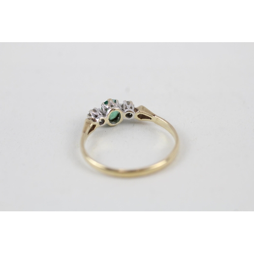 55 - 9ct gold vintage diamond and emerald set trilogy ring (1.3g) Size  N