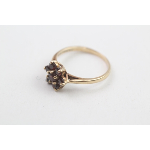 56 - 9ct gold garnet floral ring (2.1g) Size  M