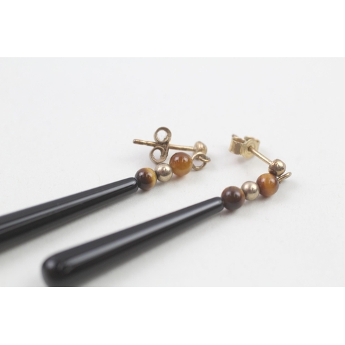 62 - 9ct gold onyx and tigers eye drop earrings (4.1g)