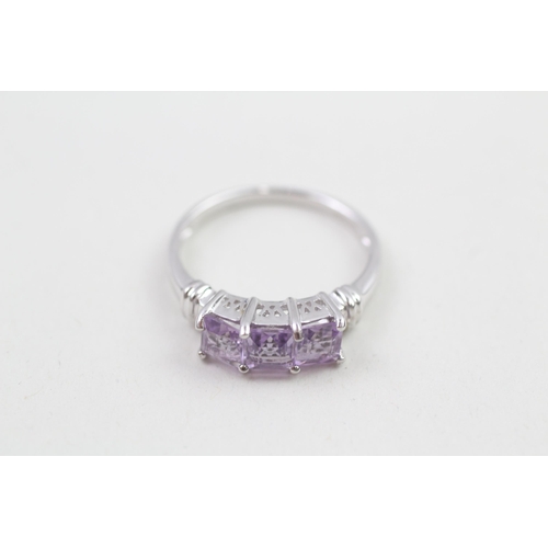 64 - 9ct white gold amethyst three stone ring (2.3g) Size  N 1/2