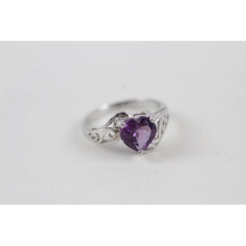 66 - 9ct white gold heart cut amethyst set dress ring (2g) Size  I