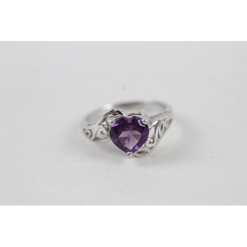 66 - 9ct white gold heart cut amethyst set dress ring (2g) Size  I